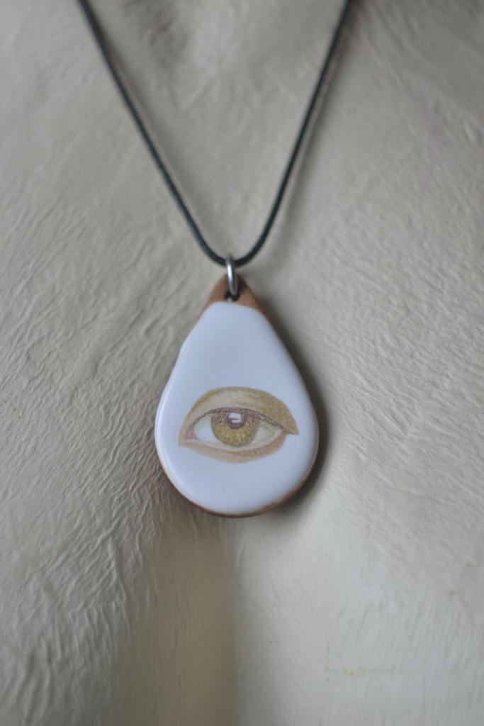 Подвеска с деколью "Смотри"