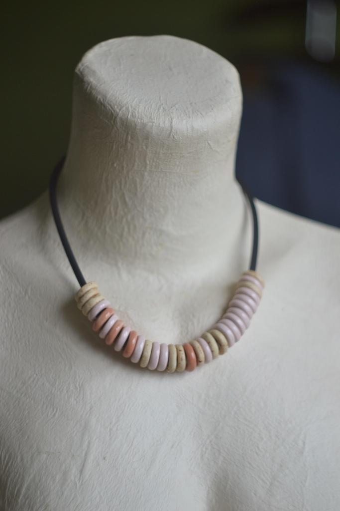 Колье  "Печенье с молоком "