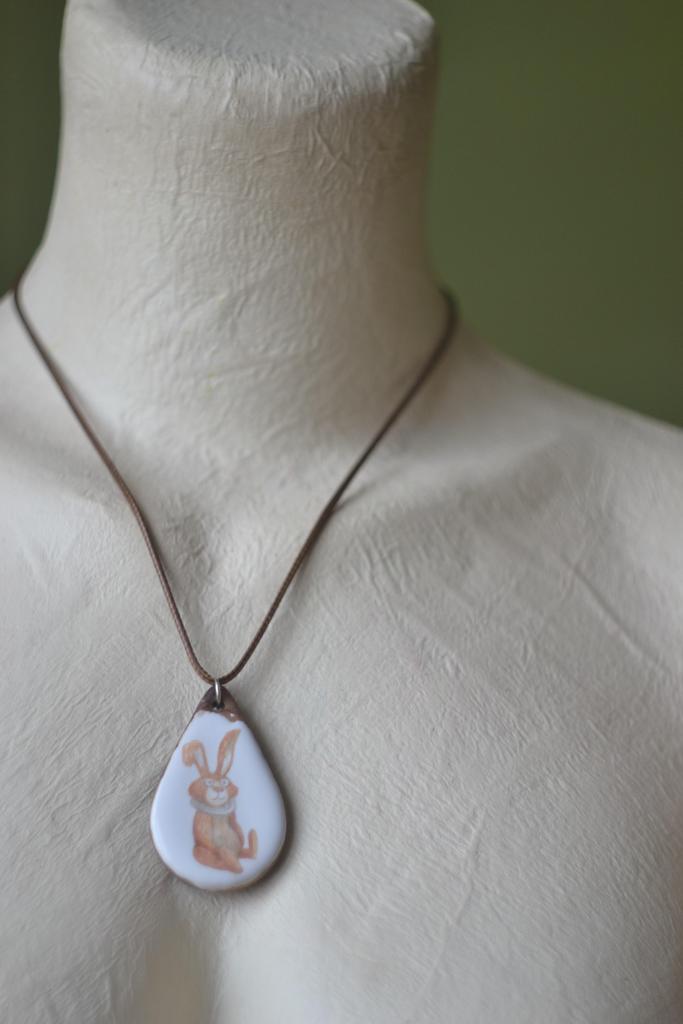 Подвеска с деколью "зайка "
