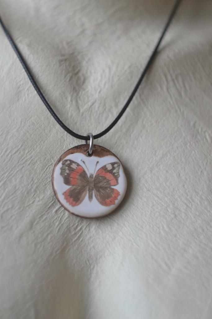 Подвеска с деколью "Бабочка"