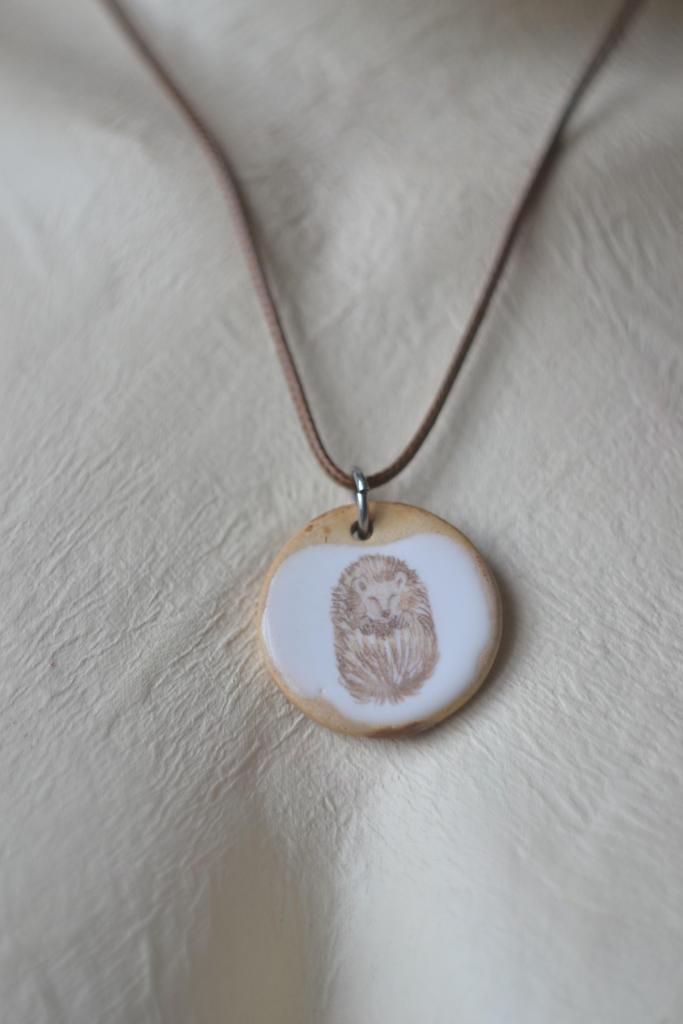 Подвеска с деколью "ёжик"