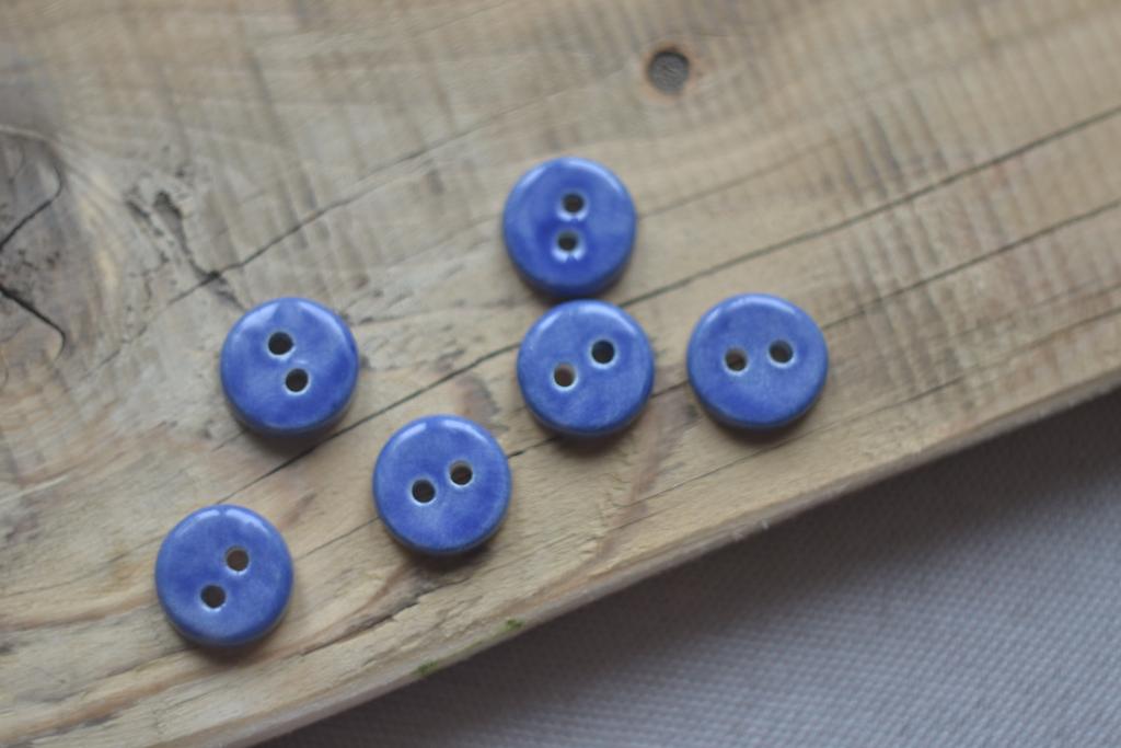 Базовая керамическая пуговица 1,7см  "Бледный синий  "