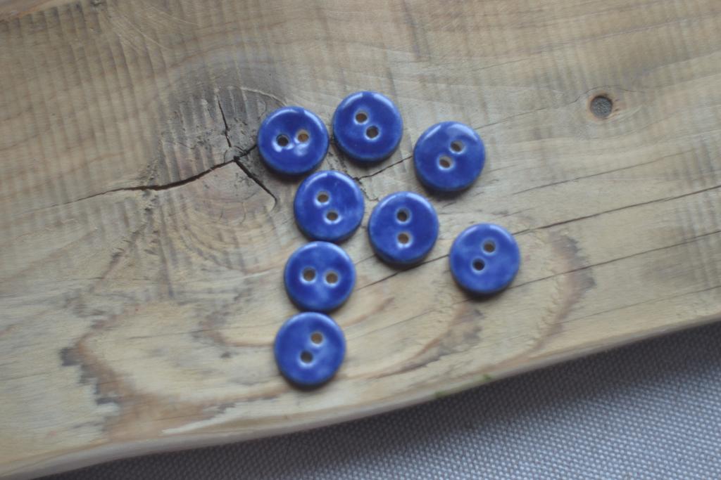 Базовая керамическая пуговица 1,7см  "Яркий синий  "