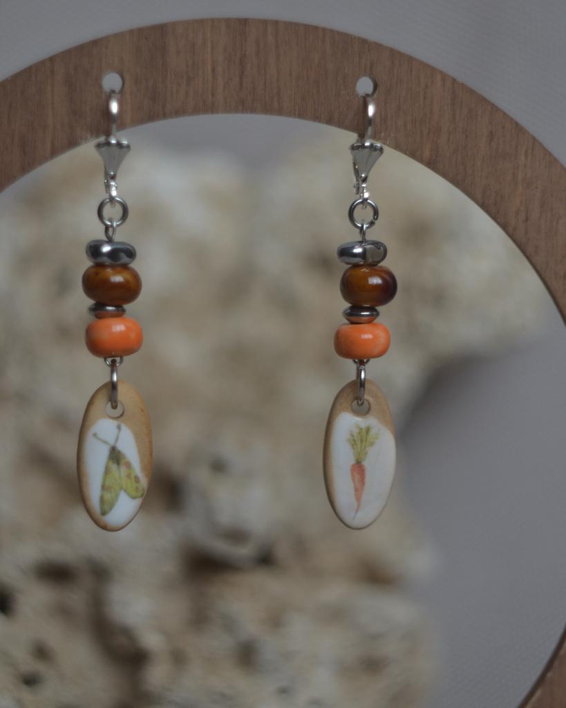 Серьги "морковь и мотыльки "