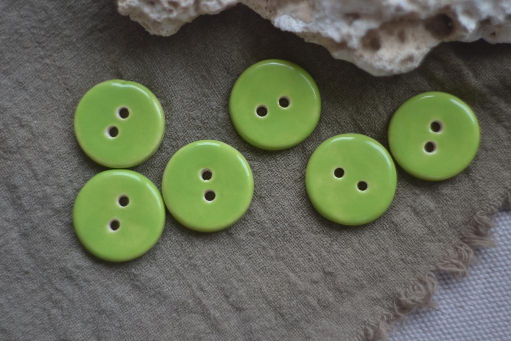 Базовая керамическая пуговица 2,4см  "салат"