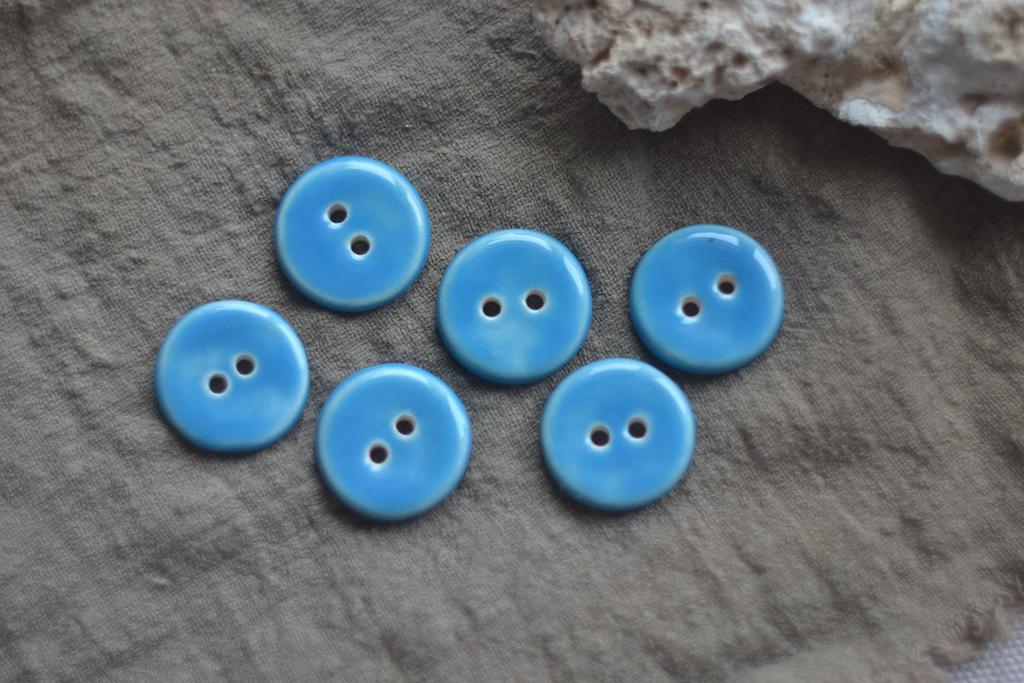 Базовая керамическая пуговица 2,4см  "небесные"