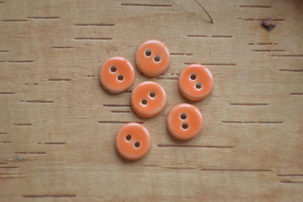 Базовая керамическая пуговица 1,7см  "мандарин"
