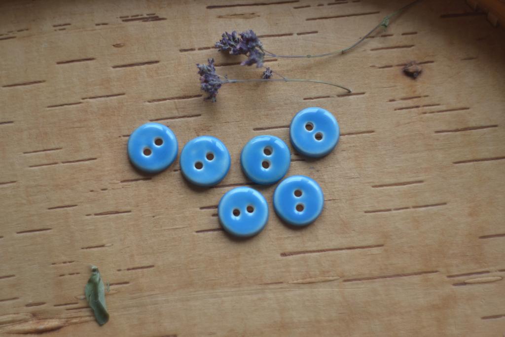 Базовая керамическая пуговица 1,7см  "небо февраля"