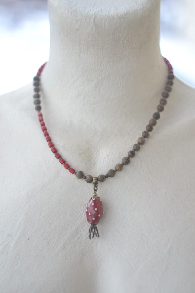 Колье "Шиповник"