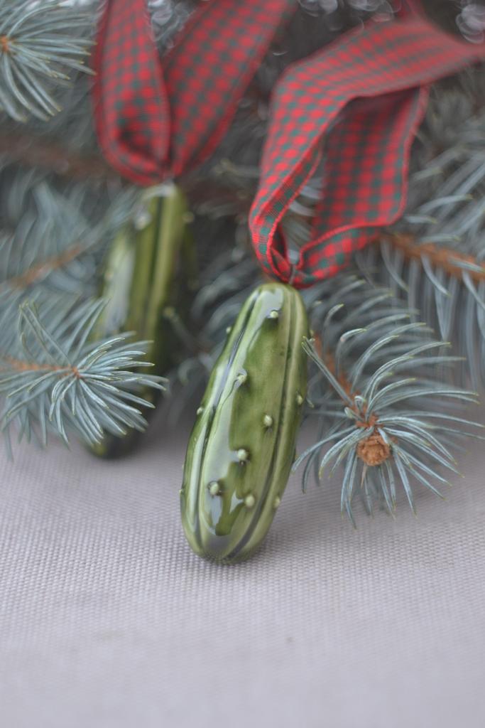 Керамический подвес на ёлку "Огурец"
