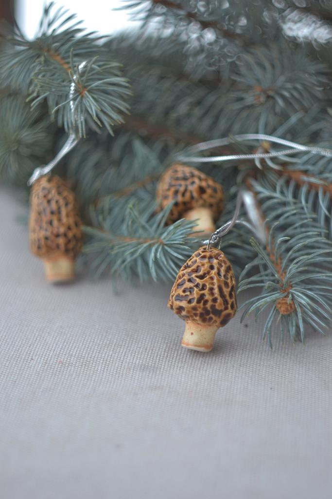 Керамический подвес на ёлку "сморчок"