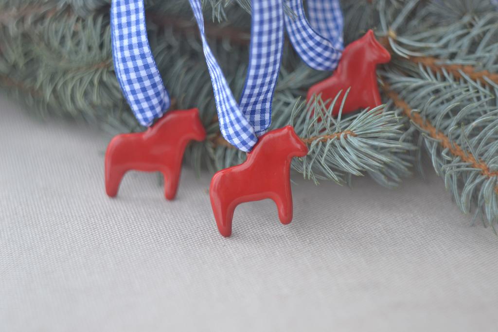 Керамический подвес на ёлку "лошадка"