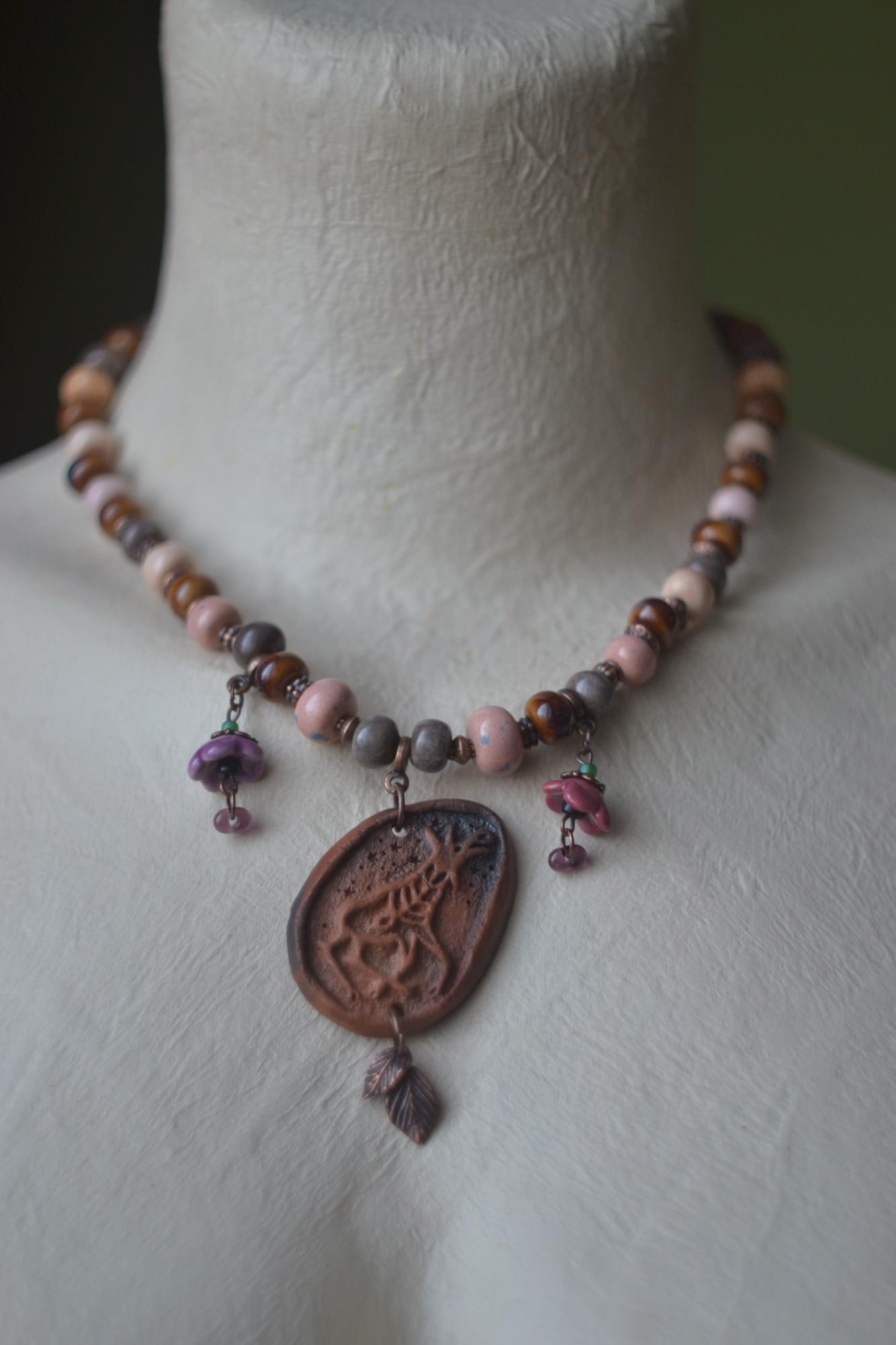 Колье    "Первоцветы "