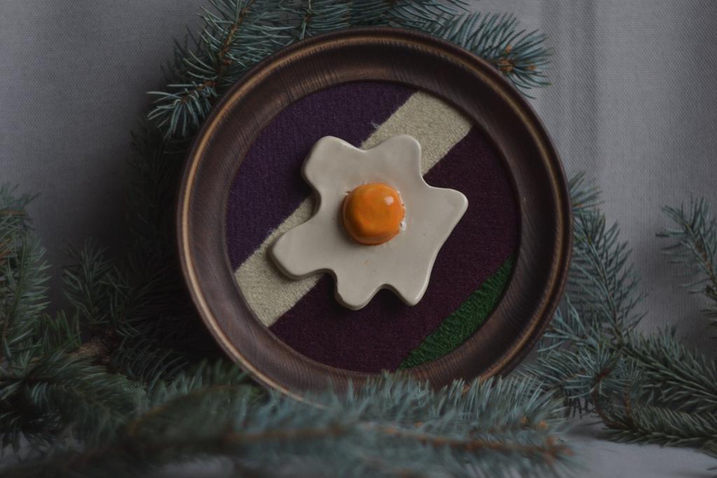 Панно на стену  большое  "яичница-глазунья"