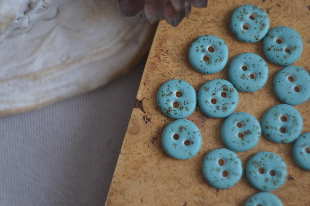 Базовая керамическая пуговица 1,7см  "Про дрозда"