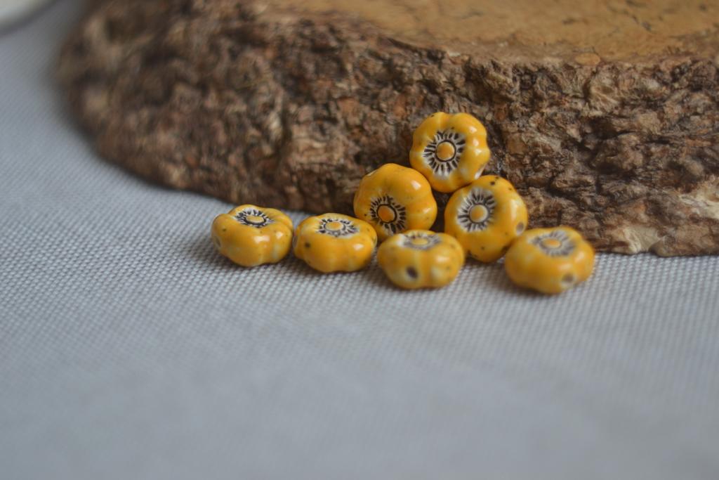 Керамическая бусина  "Цветок "