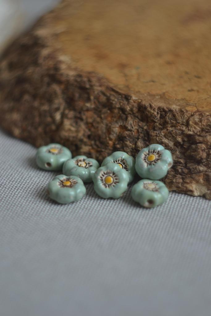 Керамическая бусина  "Цветок "