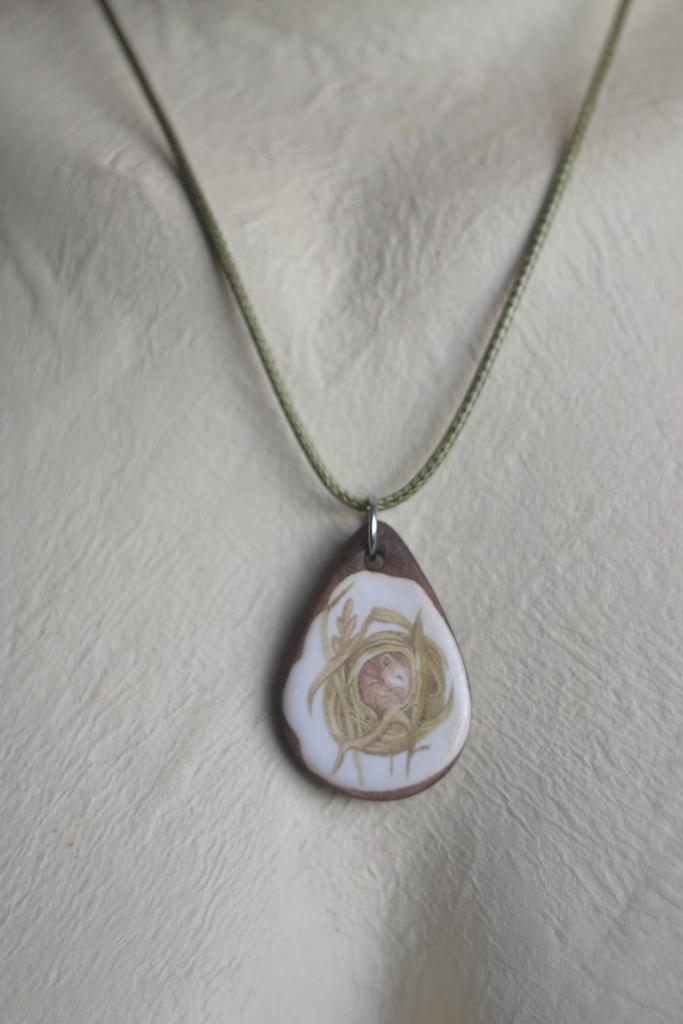 Подвеска с деколью "мышонок"