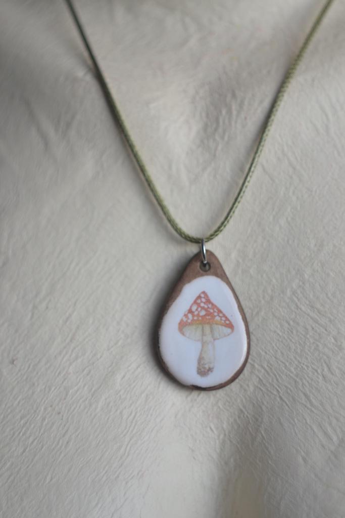 Подвеска с деколью "мухомор"