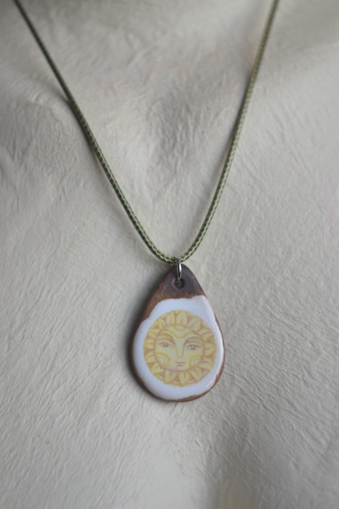 Подвеска с деколью "солнце"