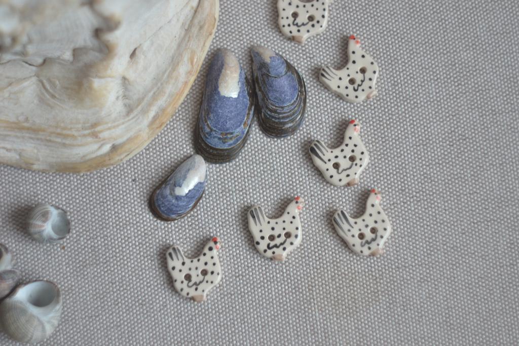 Керамическая пуговица "Курочка"