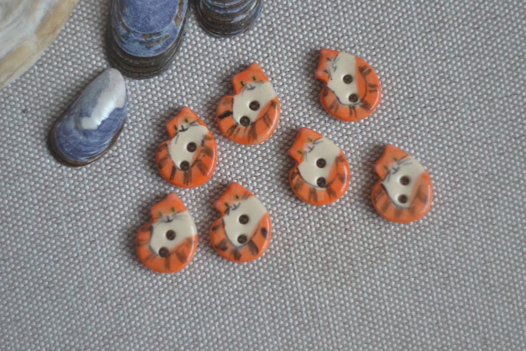 Керамическая пуговица "рыжий котик"