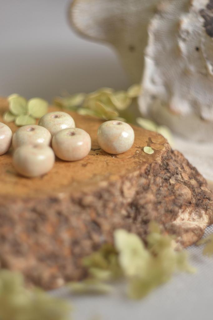 Керамическая бусина 1,5 см  "Маслице"