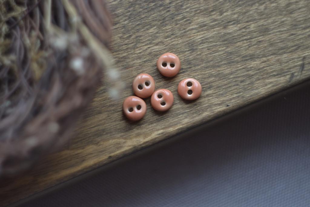 Базовая керамическая пуговица  0,9 см  "персик  "