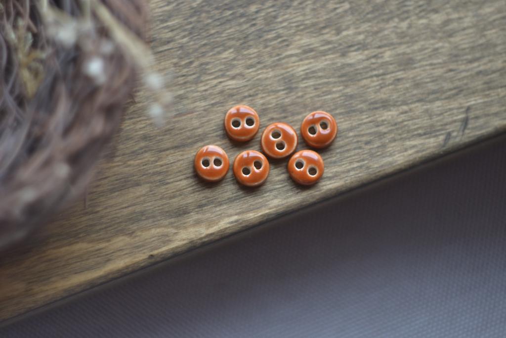 Базовая керамическая пуговица  0,9 см  "Дача"