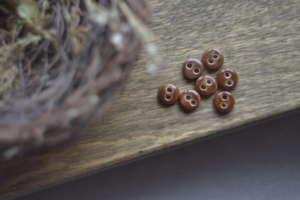 Базовая керамическая пуговица  0,9 см  "Старое дерево "