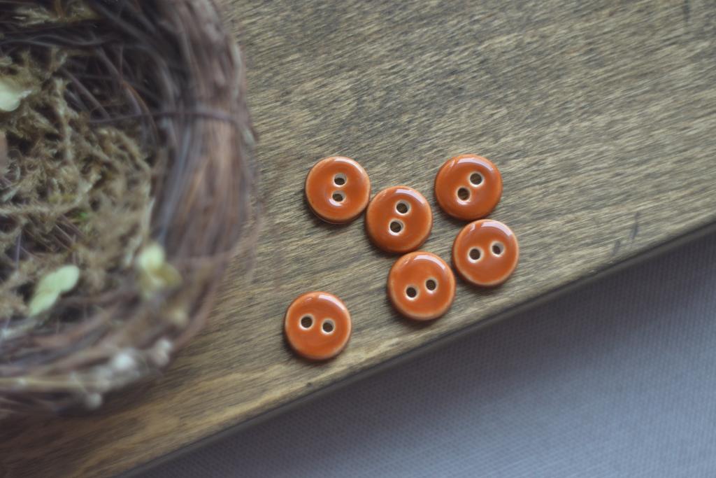 Базовая керамическая пуговица  1,7 см  "Дача"