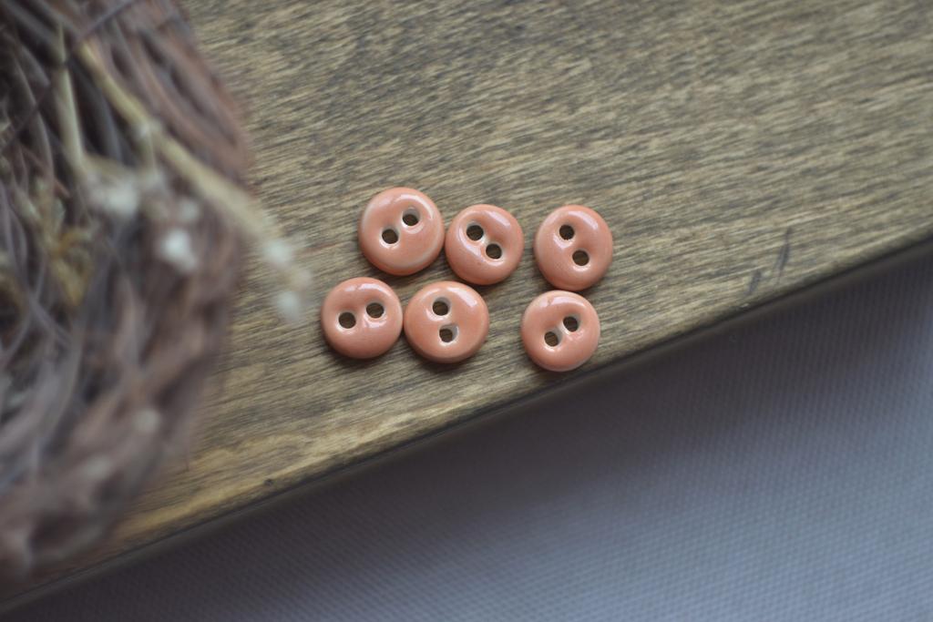 Базовая керамическая пуговица  1,3 см  "персик  "