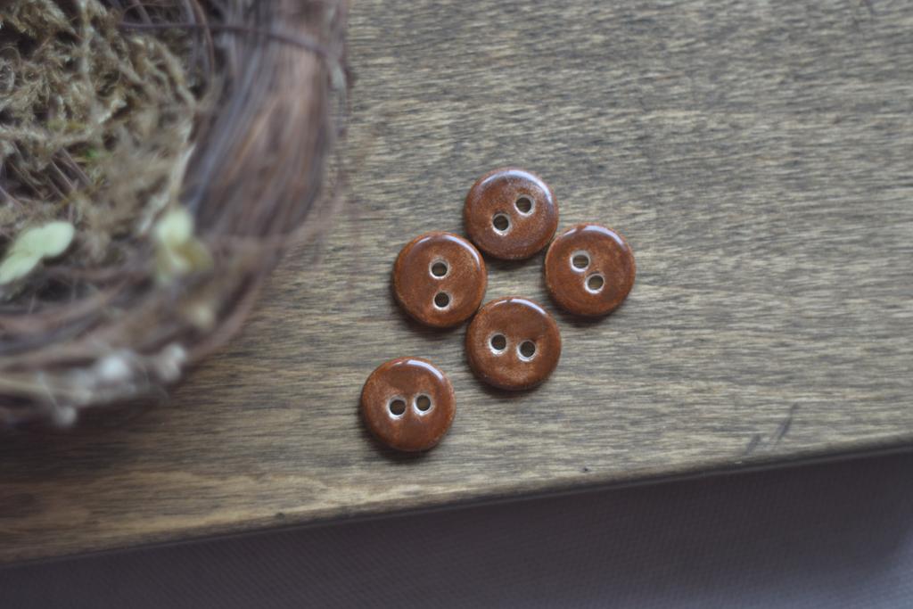 Базовая керамическая пуговица 1,7 см  "Старое дерево "