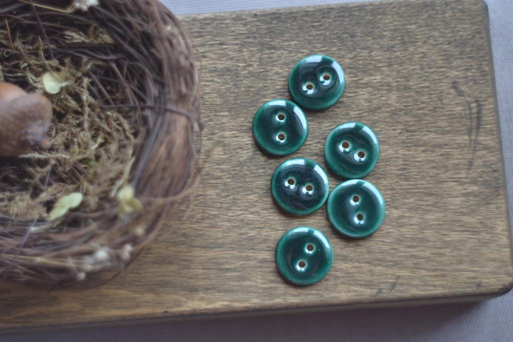 Базовая керамическая пуговица 2,4 см  "Хвойный лес "