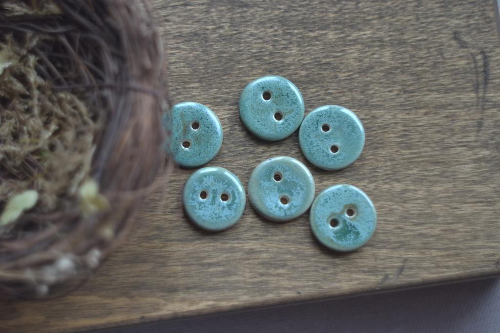 Базовая керамическая пуговица 2,4 см  "Иней на кипарисе  "