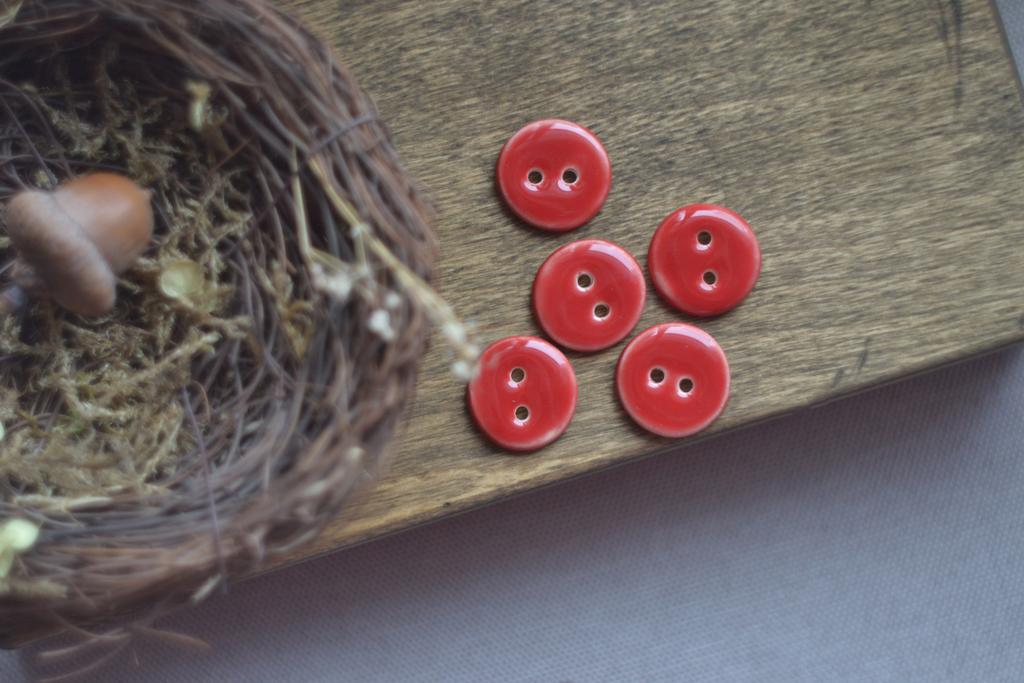 Базовая керамическая пуговица 2,4 см  "Красный"