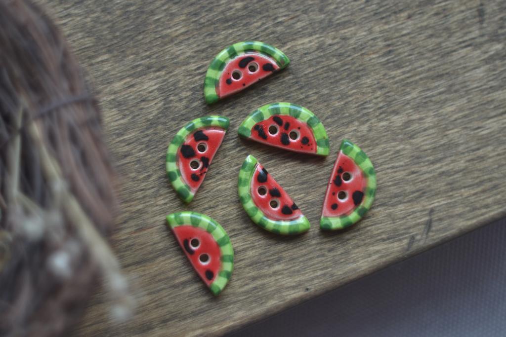 Керамическая пуговица "Арбуз Светлый"