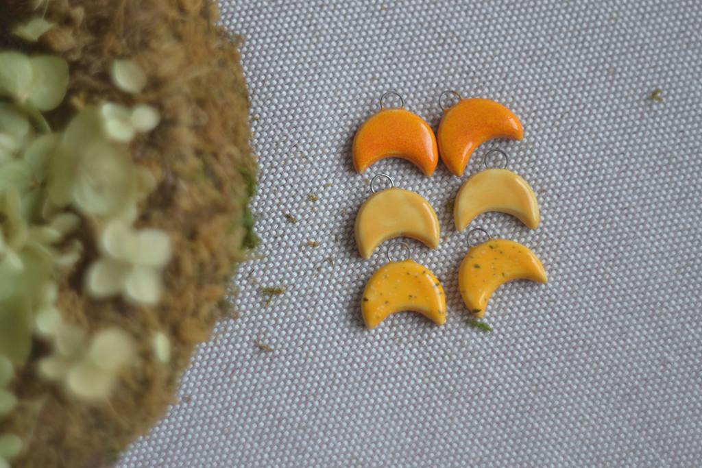 Набор из шести маленьких лун