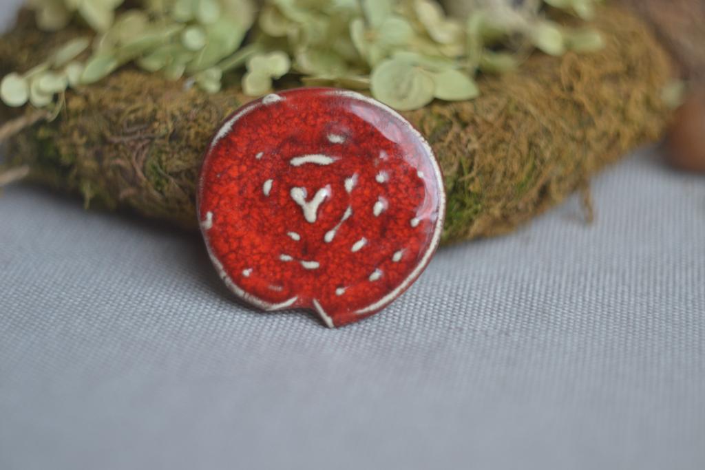 Брошь "Большая мухоморна шляпка "