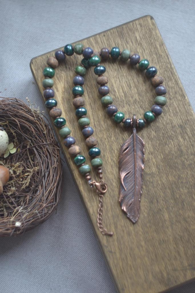 Колье  "Воронье перо "