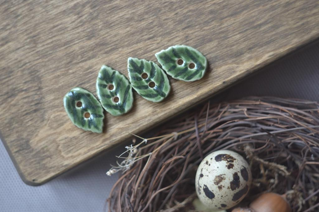 Керамическая пуговица "Лист "