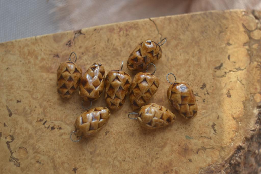 Керамический подвес "Шишка"