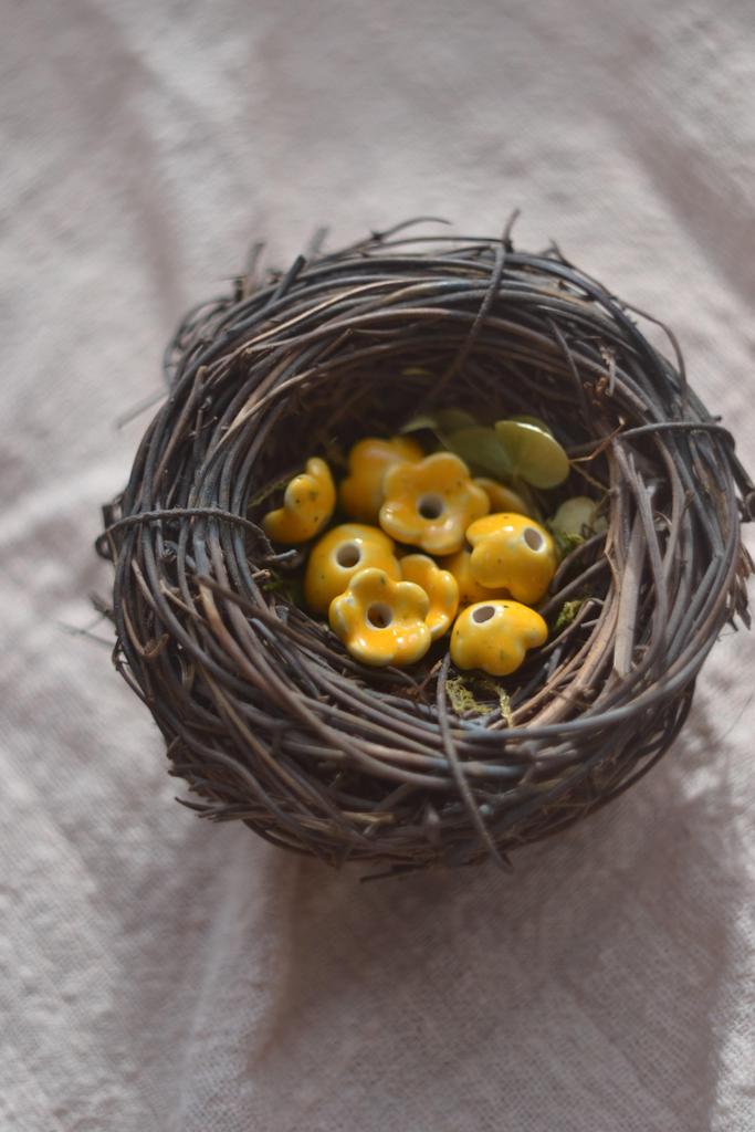 Керамическая бусина  "Цветок  жёлтый"