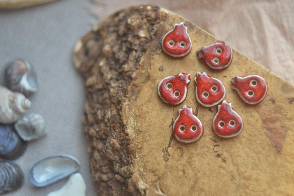 Керамическая пуговица "гранат"