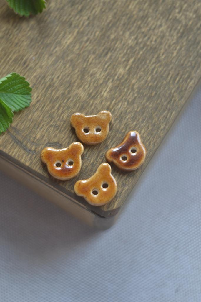 Керамическая пуговица "Рыжий мишка"