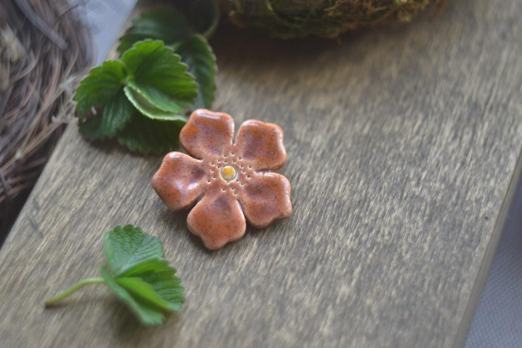 Брошь "Цветок "