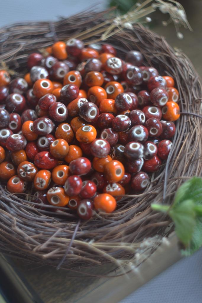 Набор из 236   бусин (брак ) "перезревшая рябина"