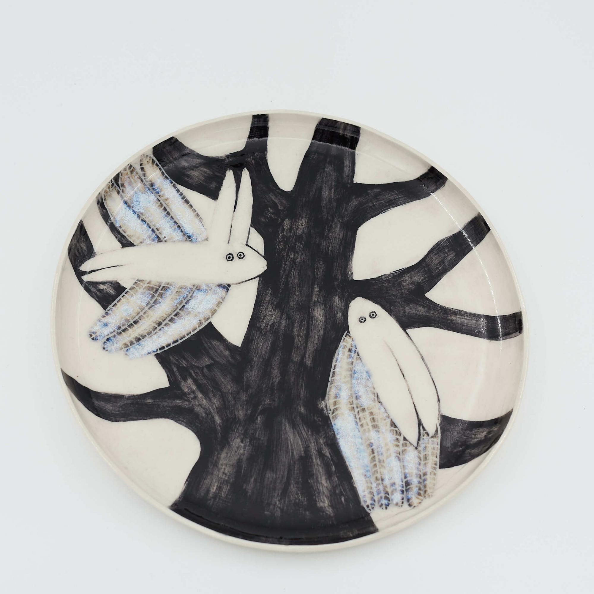 Тарелка Зайцы на дереве большая