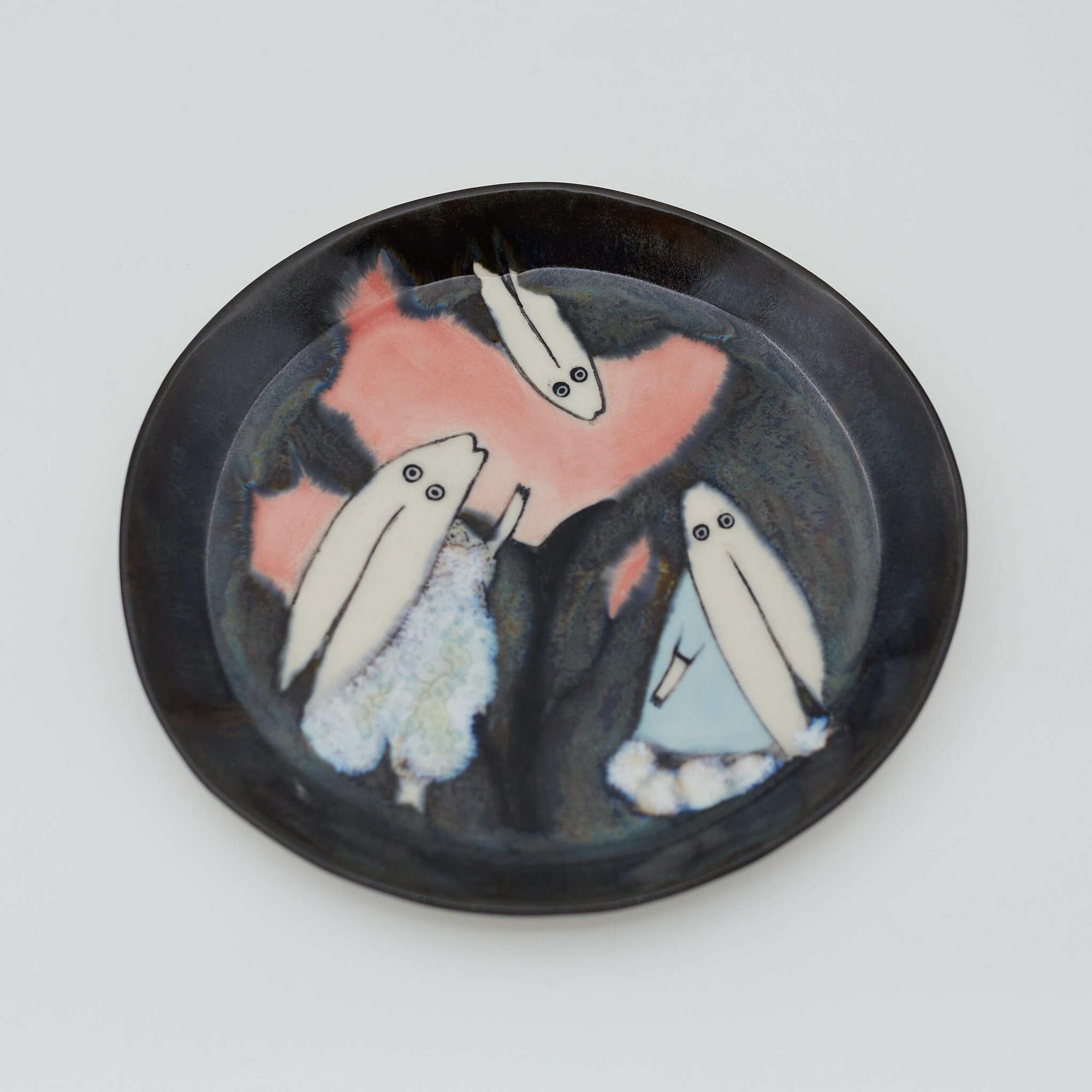 Тарелка Прятки в цветах ночью, средняя