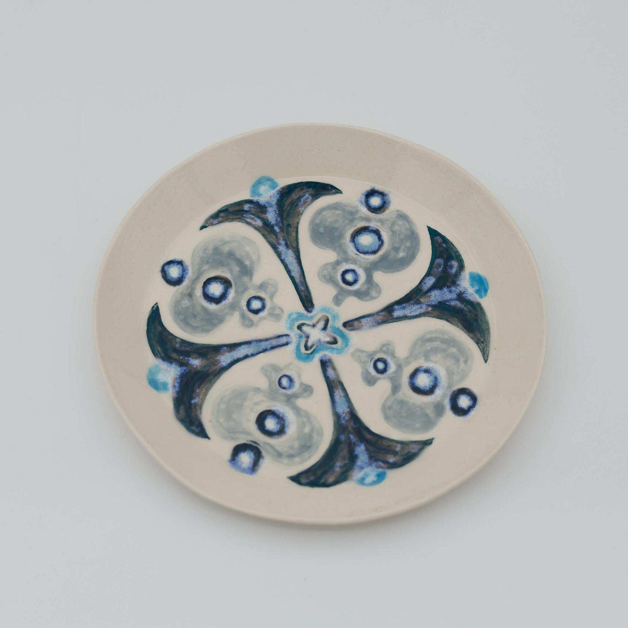 Тарелка Зимний орнамент, белая, средняя